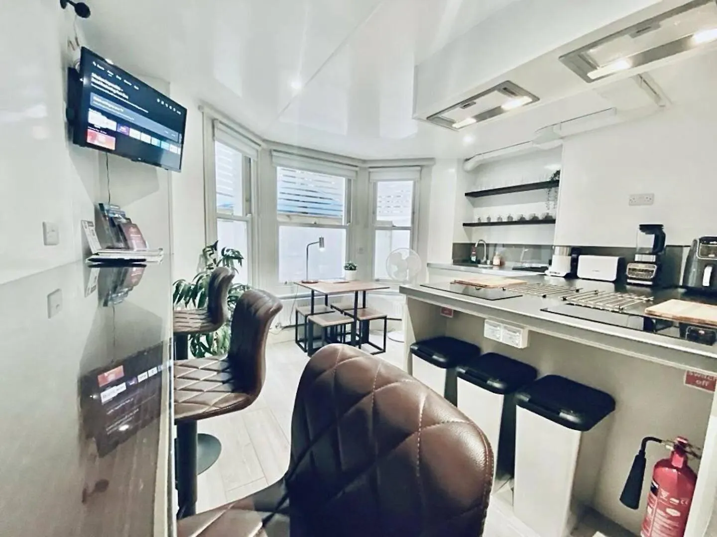 Apt 08 Beachside Beauty Central Studio Steps From Cafes Hove
